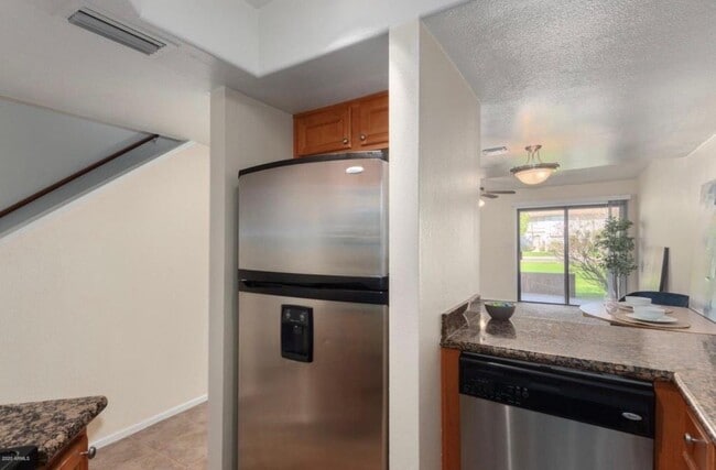 Building Photo - 985 N Granite Reef Rd