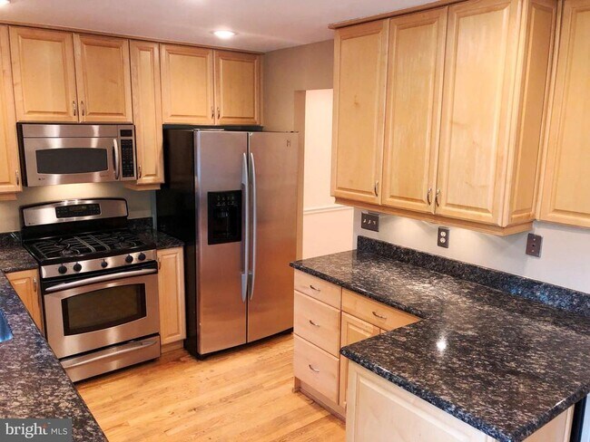 Building Photo - 7109 Captains Cove Ct