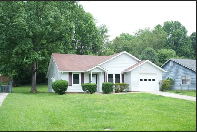 Building Photo - A beautiful house available in Williford