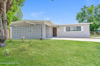 Building Photo - 1235 Thoreau St