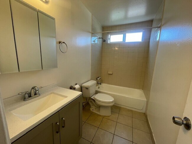 Building Photo - Coming Soon! Charming 2-Bedroom Apartment ...