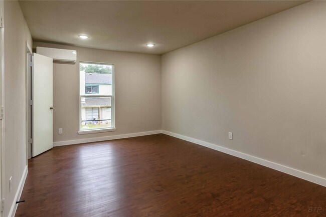 Building Photo - 11933 Beechnut St
