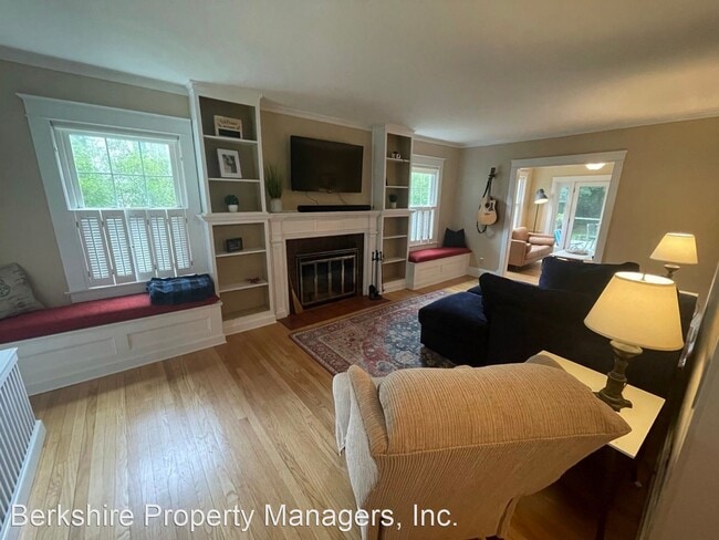 Building Photo - 3 br, 1.5 bath House - 65 Spadina