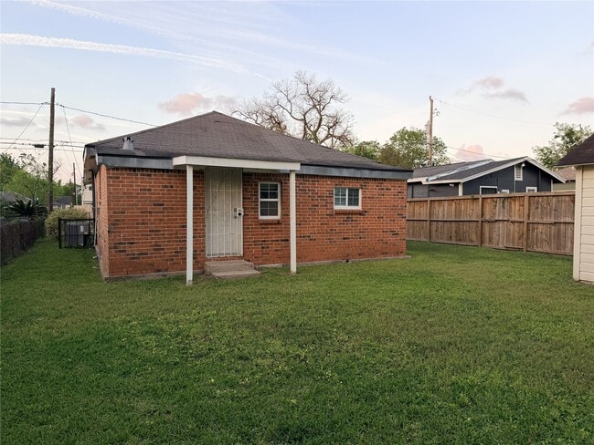 Building Photo - 3014 Rosalie St