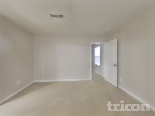 Building Photo - 178 Hidden Lakes Rd