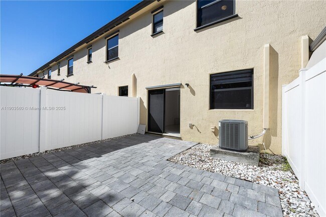 Building Photo - 10537 W 32nd Ln