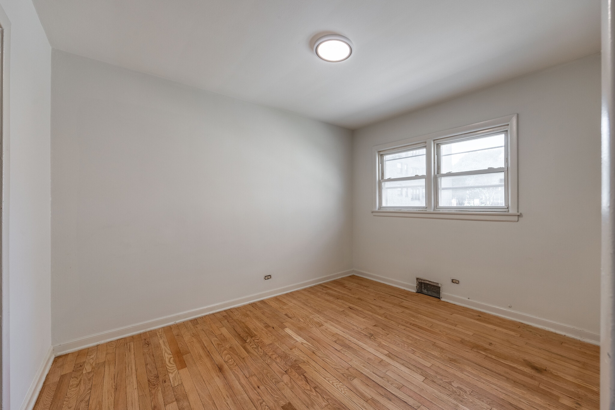 Building Photo - 1749 E 71st Pl