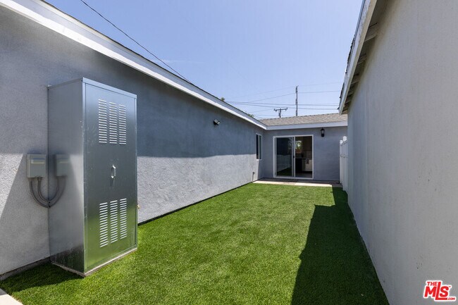 Building Photo - 5123 W 130th St