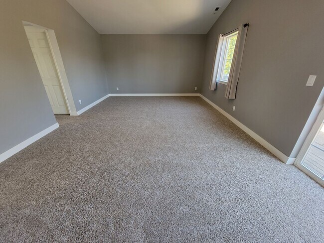 Building Photo - Spacious Kennewick Home | 3 Bedrooms, 2 Ba...
