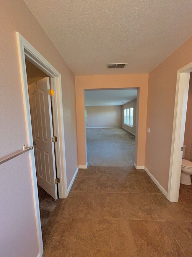 Building Photo - 6001 Jefjen Way