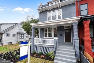 Building Photo - 1416 S St SE