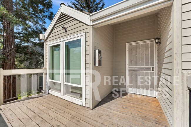 Building Photo - 1533 Hood Rd