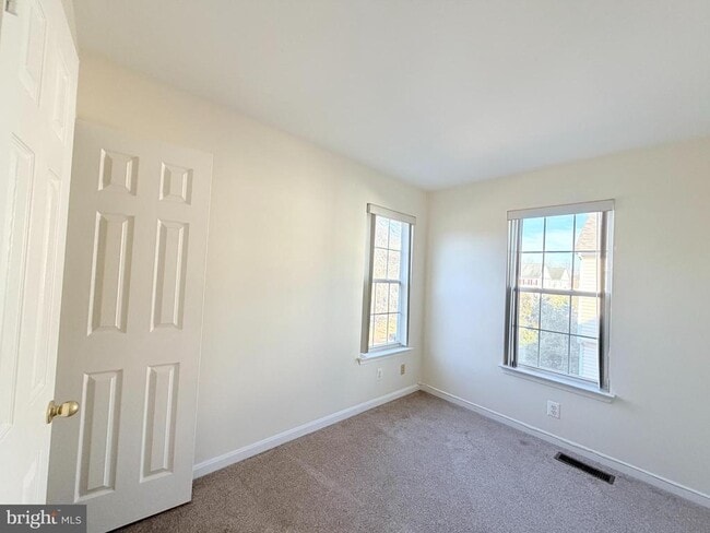 Building Photo - 112 Rabbit Chase Dr