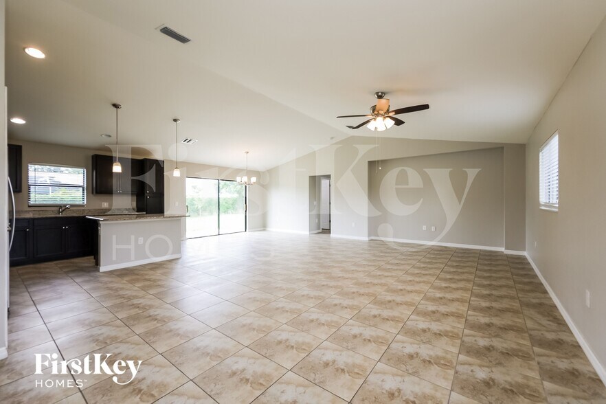 Building Photo - 209 SW 21st Terrace