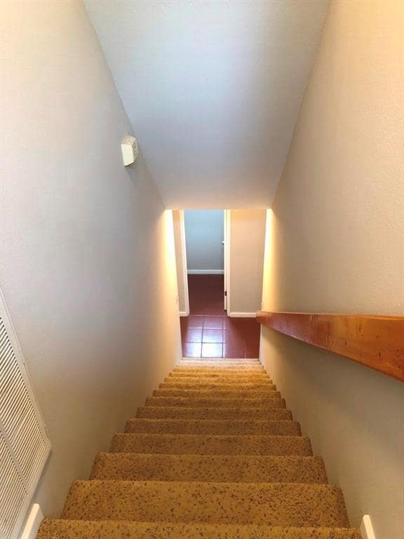 Building Photo - 2202 East Side Dr