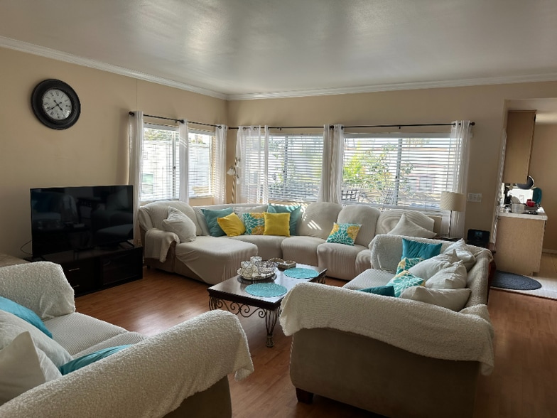 Building Photo - 212 N Catalina Ave