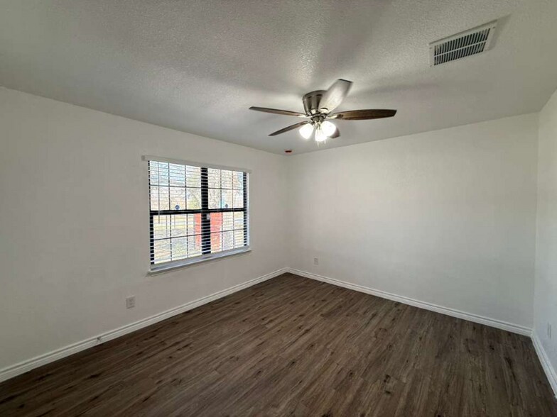 Building Photo - 7642 Quail St