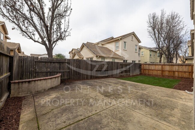 Building Photo - Spacious 3-Bedroom Home in Gated Lincoln Crossing Community