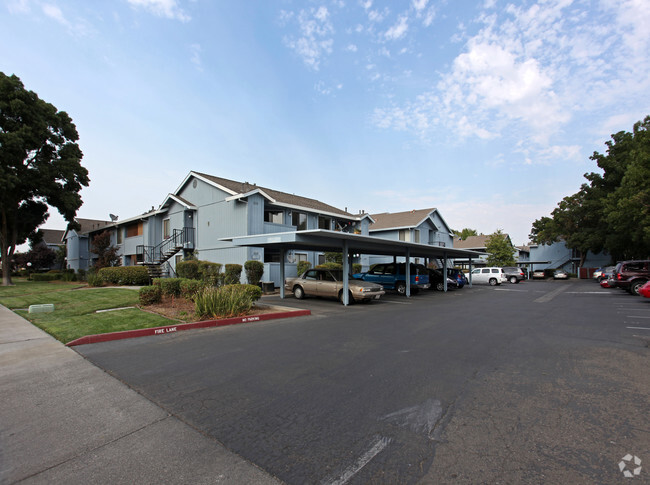 Primary Photo - Woodside Glen Apartments