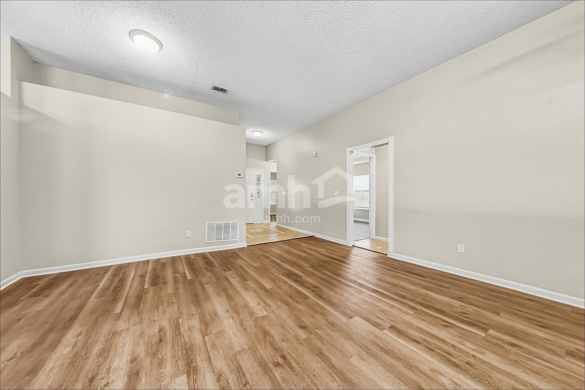 Building Photo - 9261 Redtail Dr