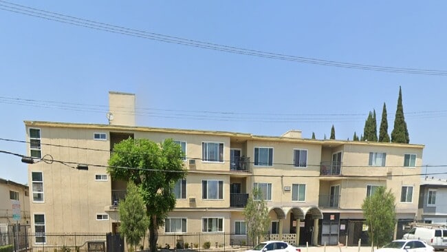 Primary Photo - 13535 Victory Blvd