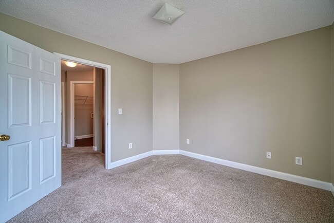 Building Photo - Freshly Renovated 2 BR, 2.5 BA Townhome Ce...