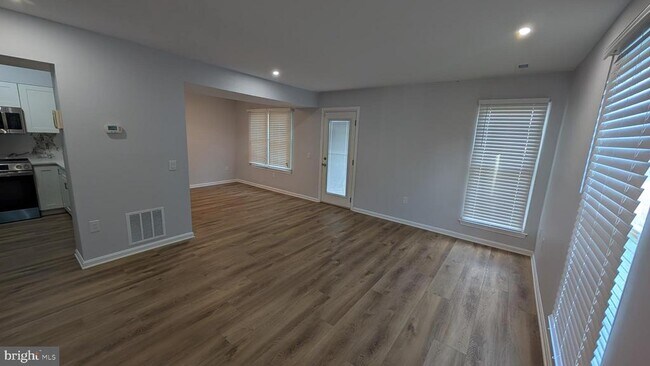 Building Photo - 3801 Ernst Dr
