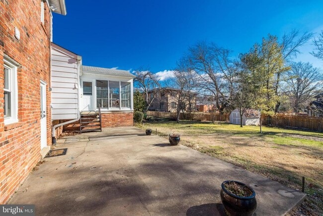 Building Photo - 1013 Westbriar Dr NE