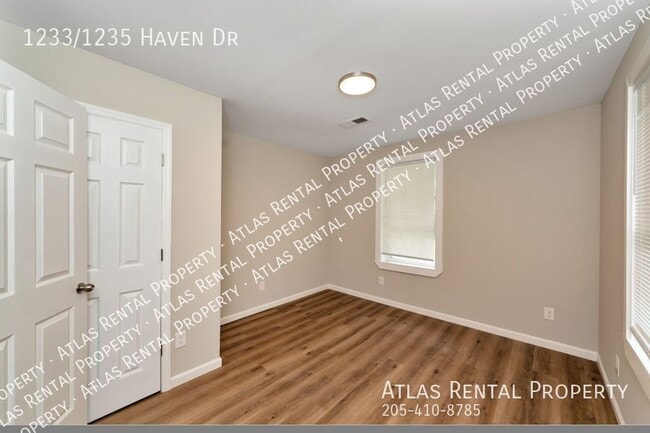 Building Photo - 1233/1235 Haven Dr-