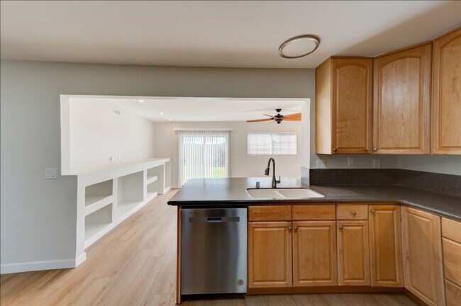 Building Photo - 11370 Travis Pl