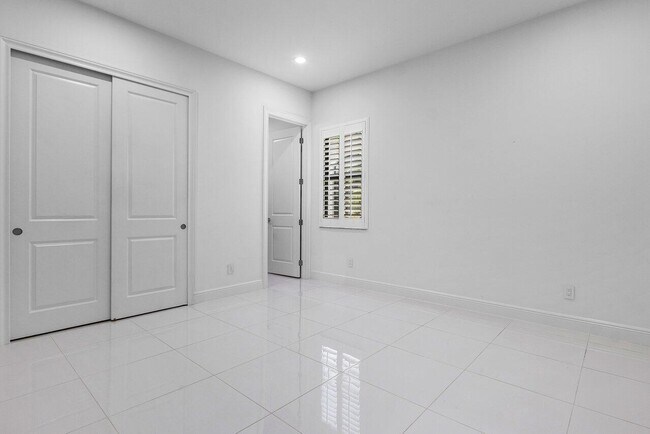 Building Photo - 6990 NW 27th Ave