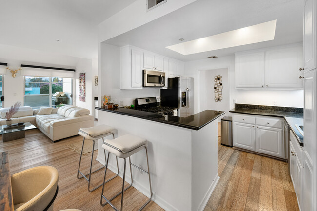 Building Photo - 1401 S Bentley Ave
