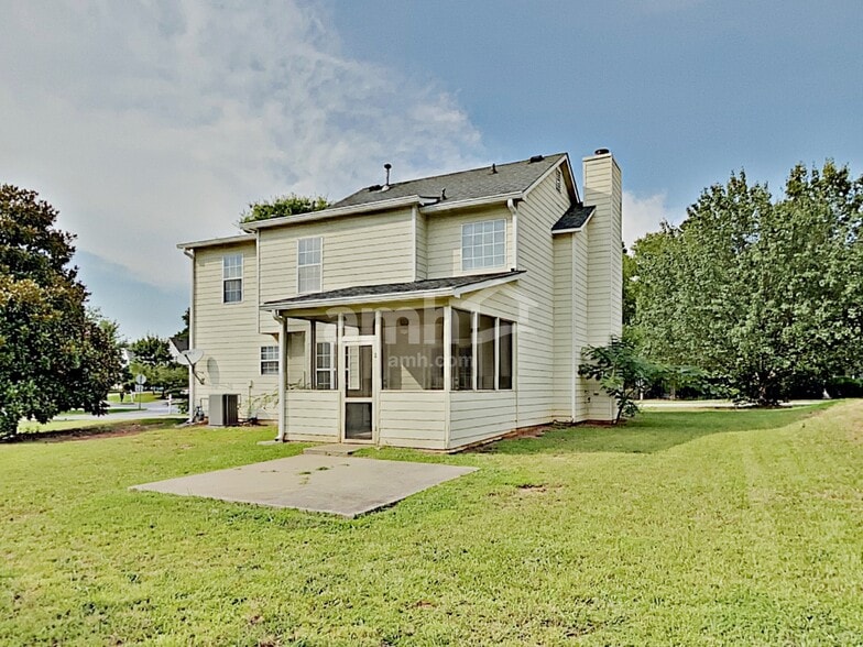 Building Photo - 3052 Lake Park Trail