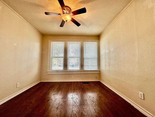 Building Photo - Bungalow Home