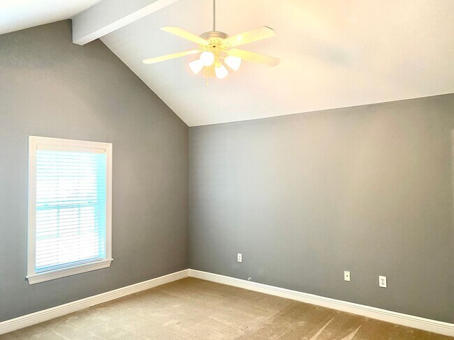 Building Photo - Large 3 bed/ 2.5 bath townhome for rent near the Reservoir!