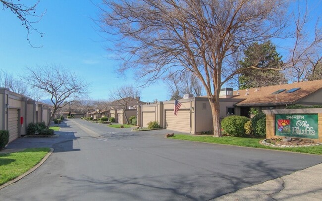 Building Photo - Remodeled Redding Condo!