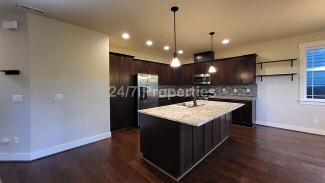 Building Photo - Picturesque 4BD | 2.5 BA - South Beaverton