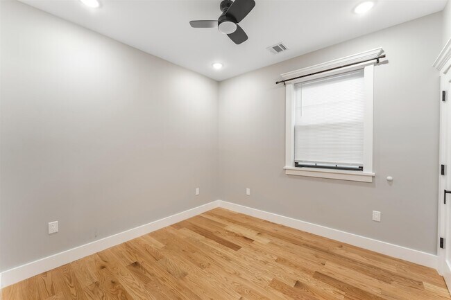Building Photo - 230 Griffith St