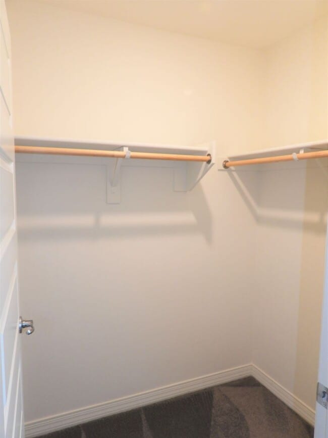 Building Photo - 4 Bedroom 2.5 Bathroom