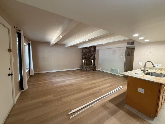 Building Photo - Upgraded Condo in Quiet Condominium Complex