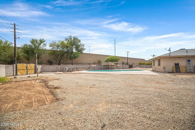 Building Photo - 3921 S Kenneth Pl