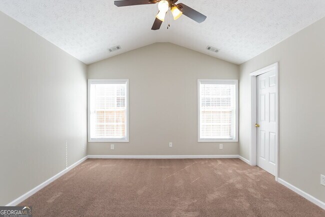 Building Photo - 303 Stone Valley Xin