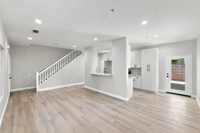 Building Photo - 25544 Portola Loop