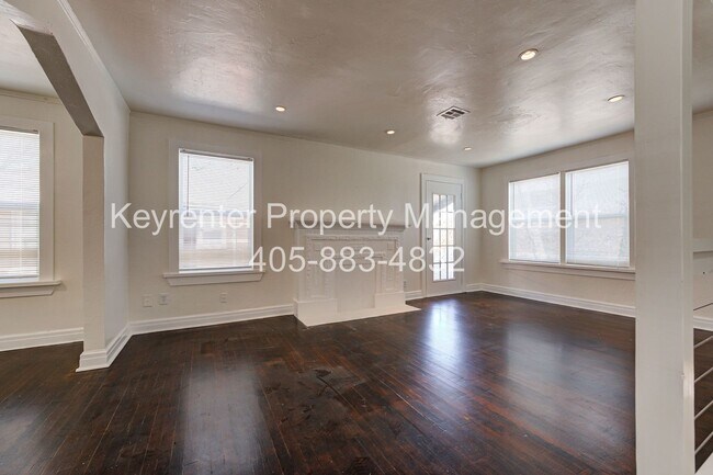 Building Photo - N Gatewood Ave Duplex