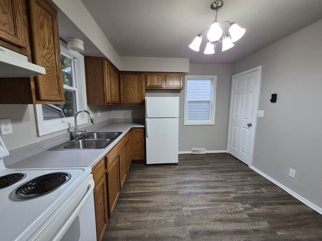 Building Photo - 3 Bedroom home with shed on corner lot ava...