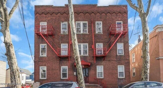Building Photo - 720 Cortlandt St