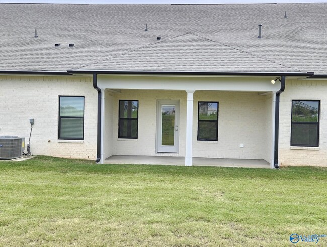 Building Photo - 137 Rugby Dr