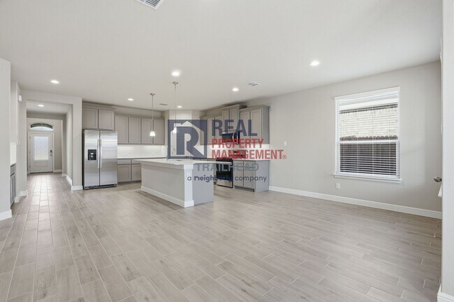 Building Photo - Spacious 4 Bedroom Home with Functional Layout