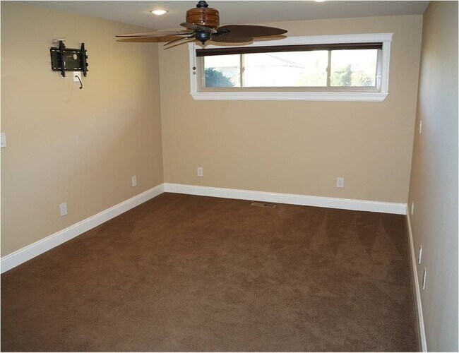 Building Photo - Spectacular Water View of Puget Sound and Mount Rainier