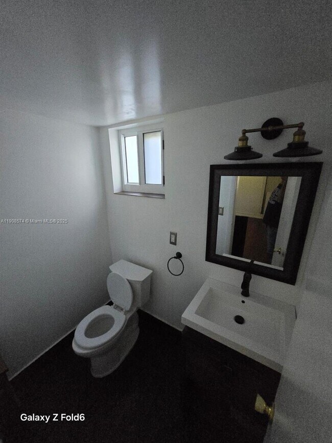 Building Photo - 1715 Wiley St